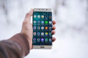 Man holding his cell phone full of apps